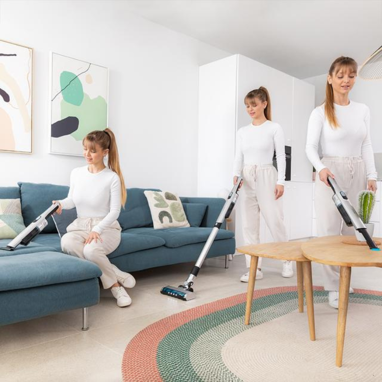 Cecotec Scoba 2100 Jalisco vacuum cleaners in use by three women in a living room.