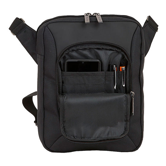 Bolsa Safta Business 10.6 preto com vários compartimentos e um tablet no bolso.