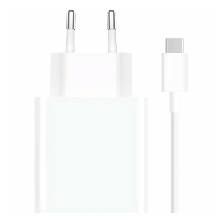 Carregador branco Xiaomi Mi 33W USB-A e cabo USB-C branco.
