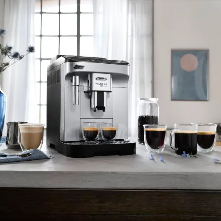 Máquina de Café Delonghi Automática Magnifica Evo 1450W