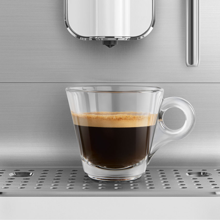 Máquina de Café Smeg Automática Collezione c/ Cappuccinador Branco