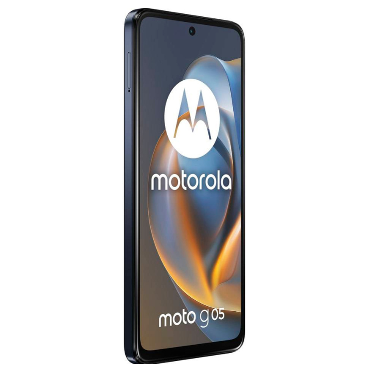 Smartphone Motorola Moto G05 azul, com ecrã ligado mostrando o logótipo da marca.