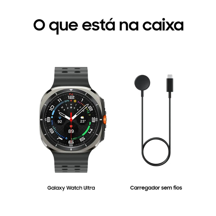 Smartwatch Samsung Galaxy Watch Ultra prateado 47mm com pulseira preta e carregador sem fios.