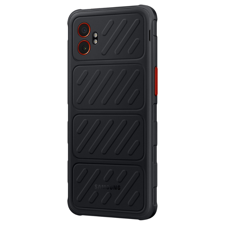 Smartphone Samsung Galaxy XCover 7 Pro 5G preto, com câmara dupla e detalhes em laranja, em textura rugosa.
