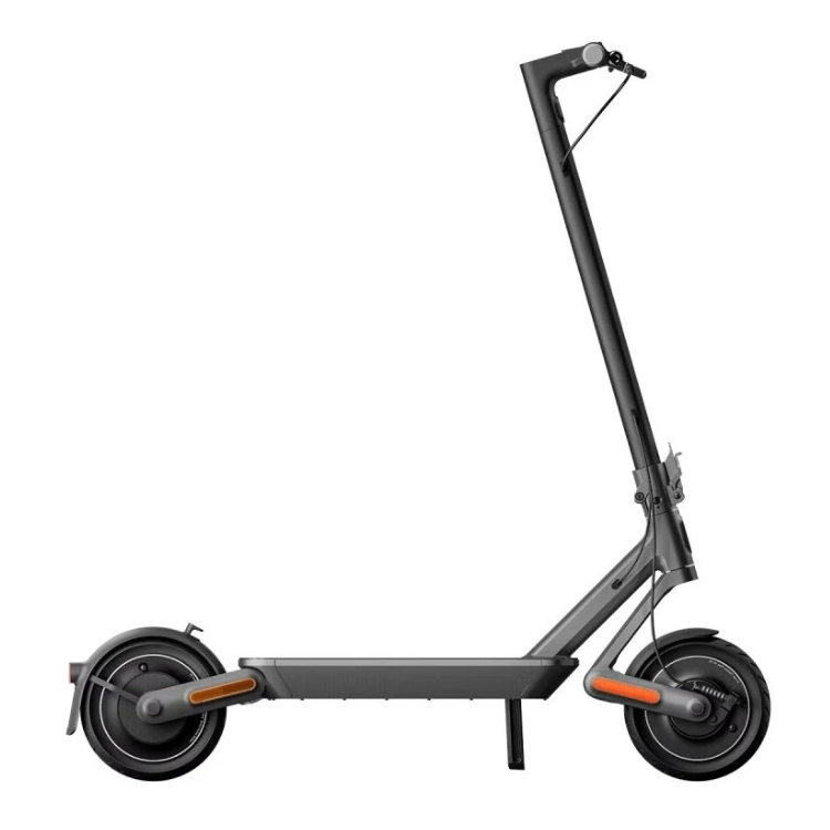 Trotinete elétrica Xiaomi Mi Scooter 4 Ultra, cor preta, estrutura dobrável, com pneus e detalhes laranja.