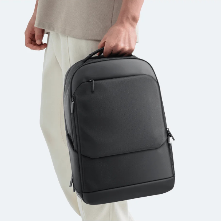 Mochila Xiaomi Business Backpack 15,6" preta, com alça de mão e vários bolsos.